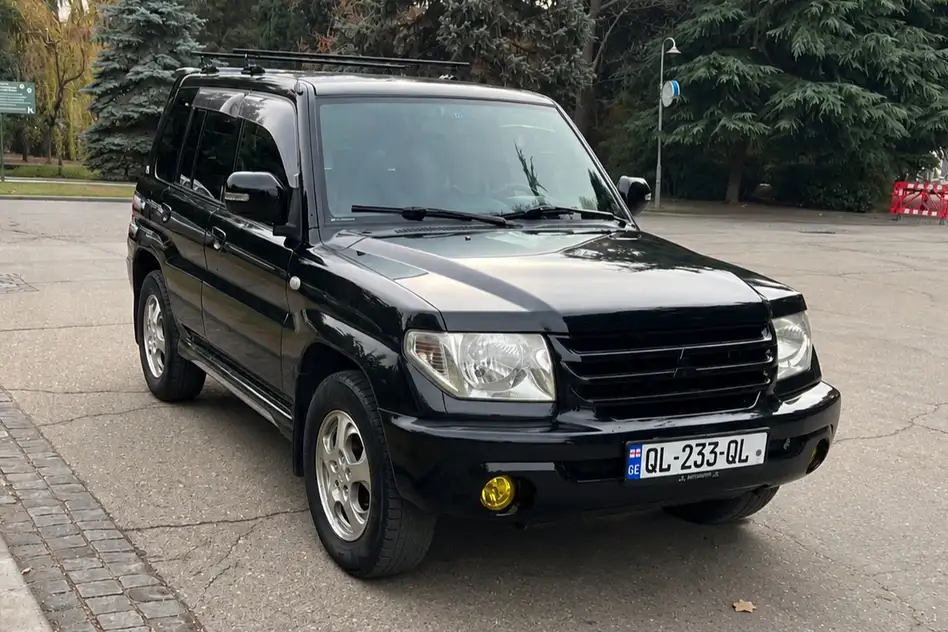 Mitsubishi Pajero IO 2004