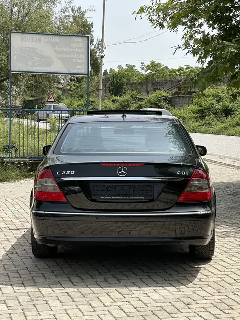 Mercedes E 220