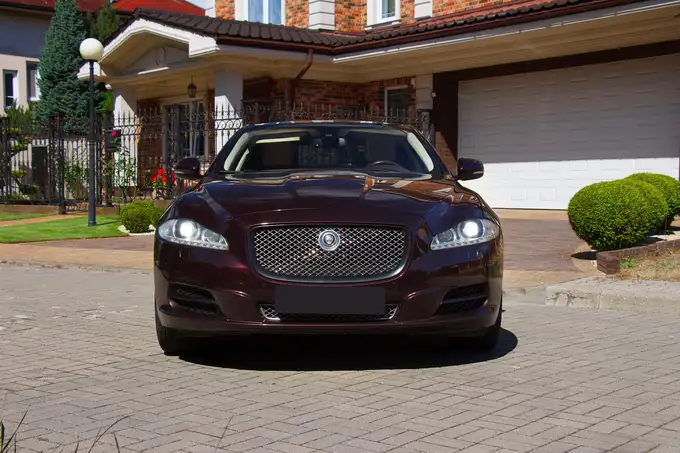 Jaguar XJ