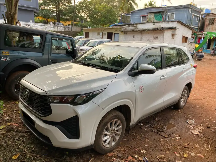 Toyota Innova Hycross