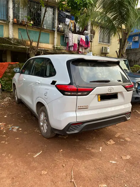 Toyota Innova Hycross