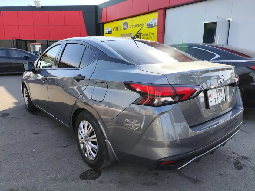 Nissan Versa