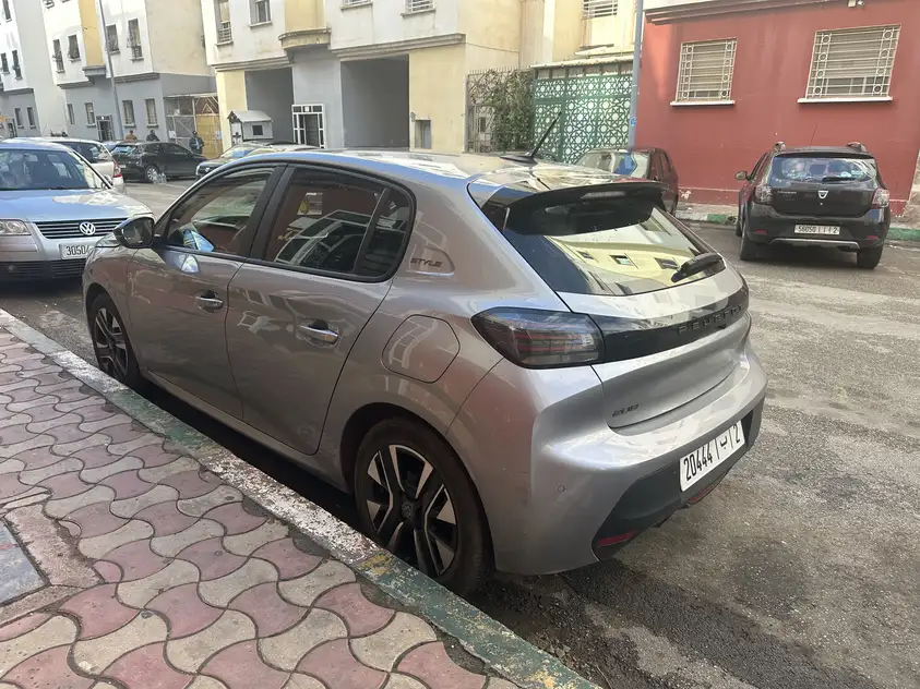 Peugeot 208
