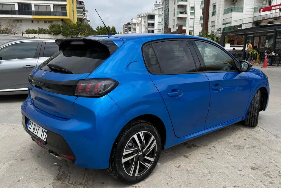 Peugeot 208