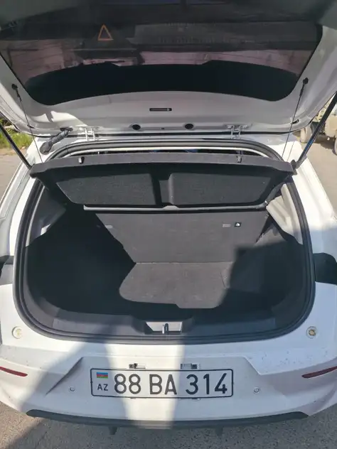 BYD e2