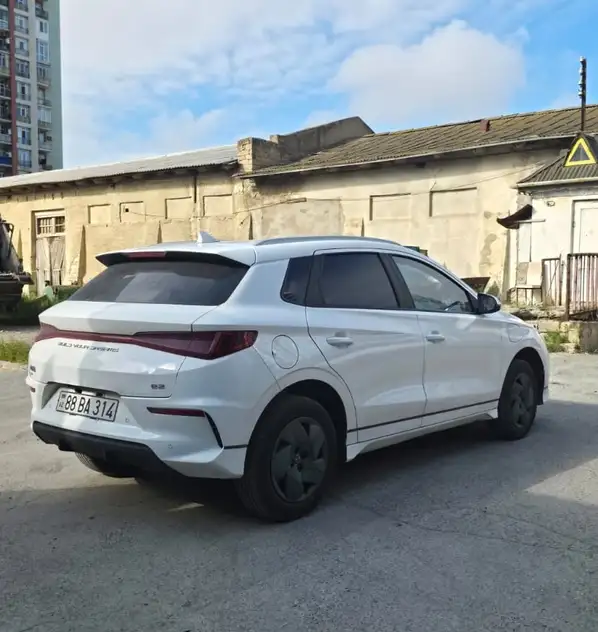 BYD e2