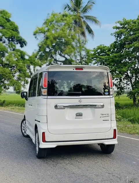 Suzuki Spacia