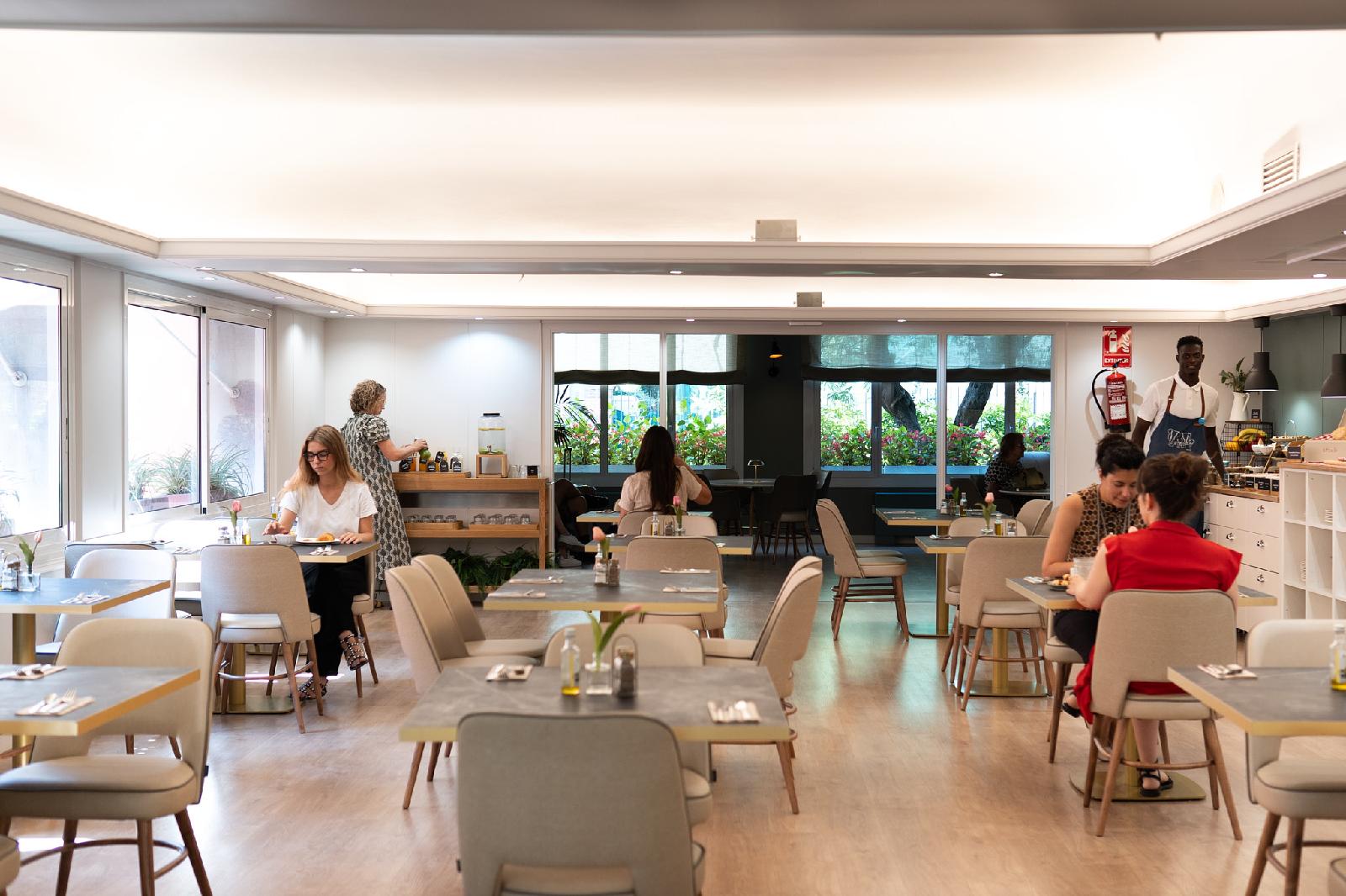 Tres Torres Atiram Hotel
