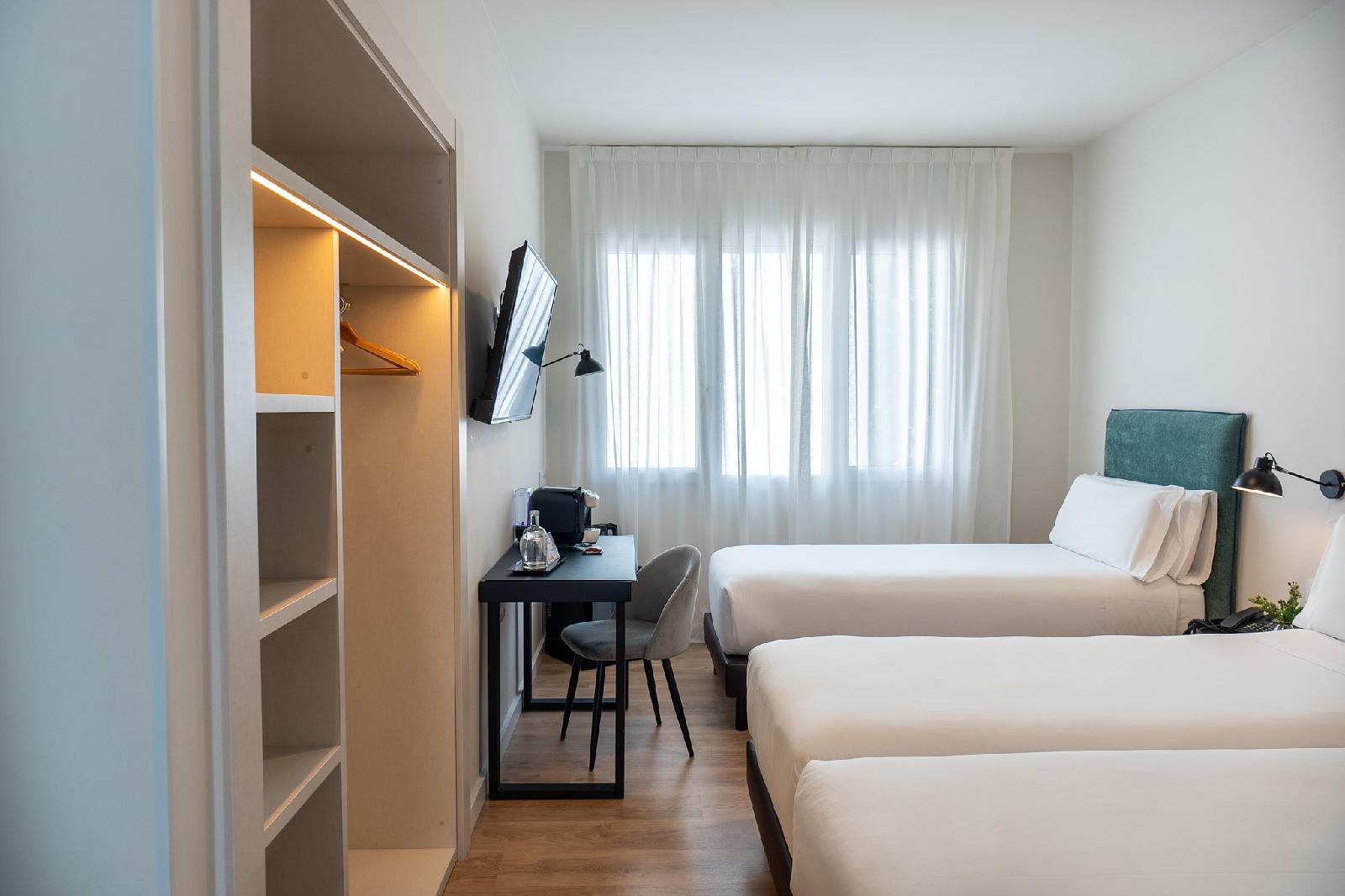 Tres Torres Atiram Hotel