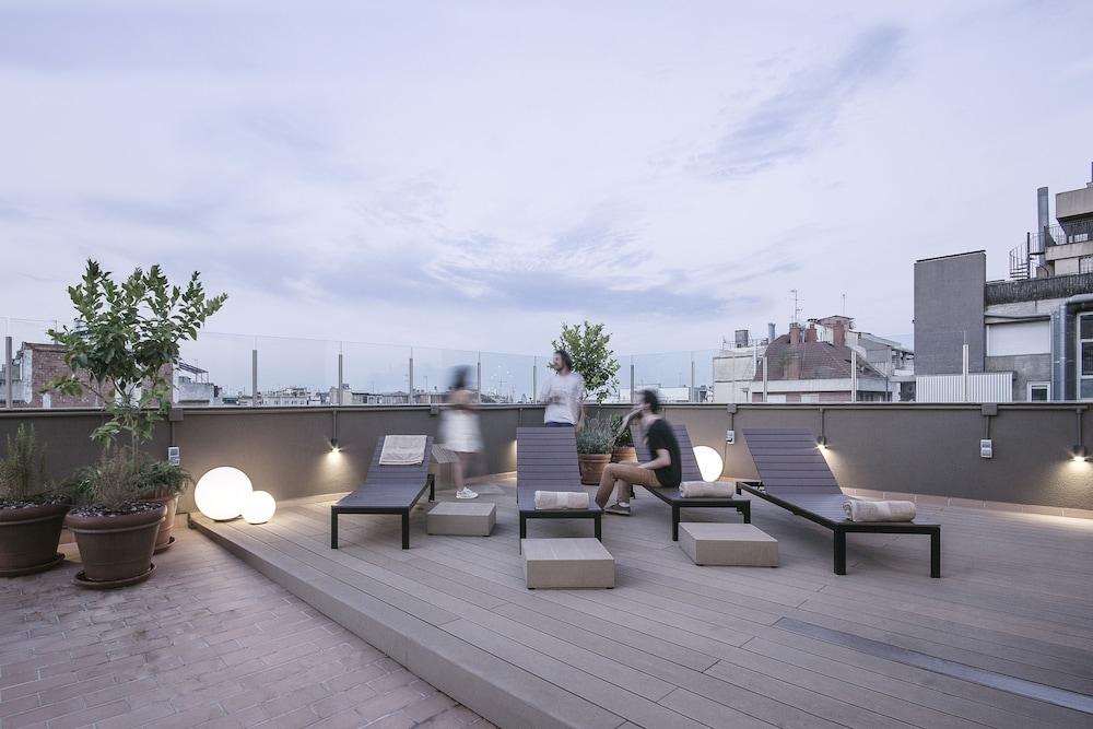Pol & Grace Hotel