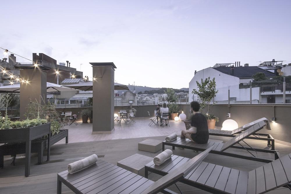Pol & Grace Hotel
