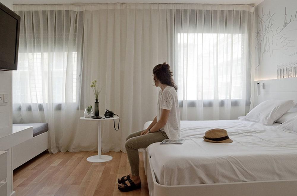 Pol & Grace Hotel