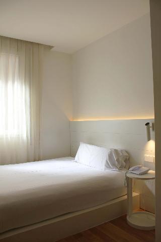 Pol & Grace Hotel