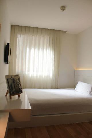 Pol & Grace Hotel
