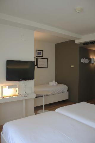 Pol & Grace Hotel