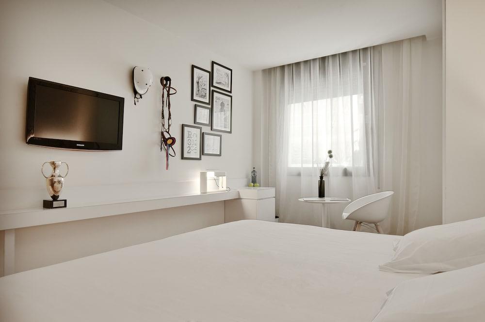 Pol & Grace Hotel