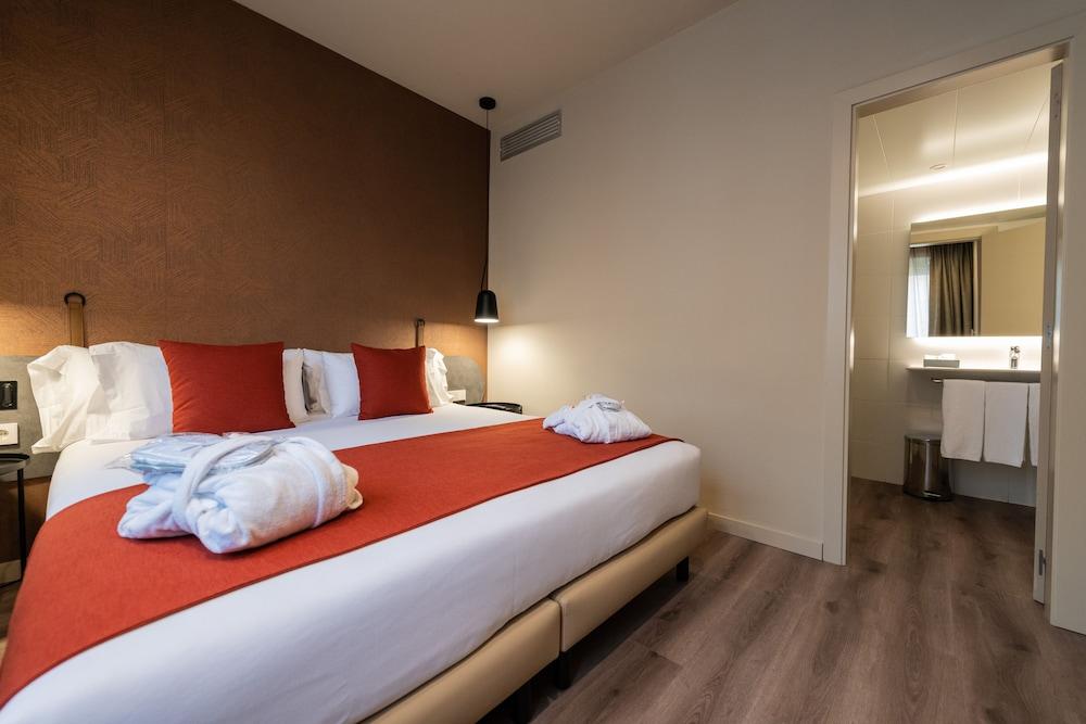 Atenea Rekord Suites
