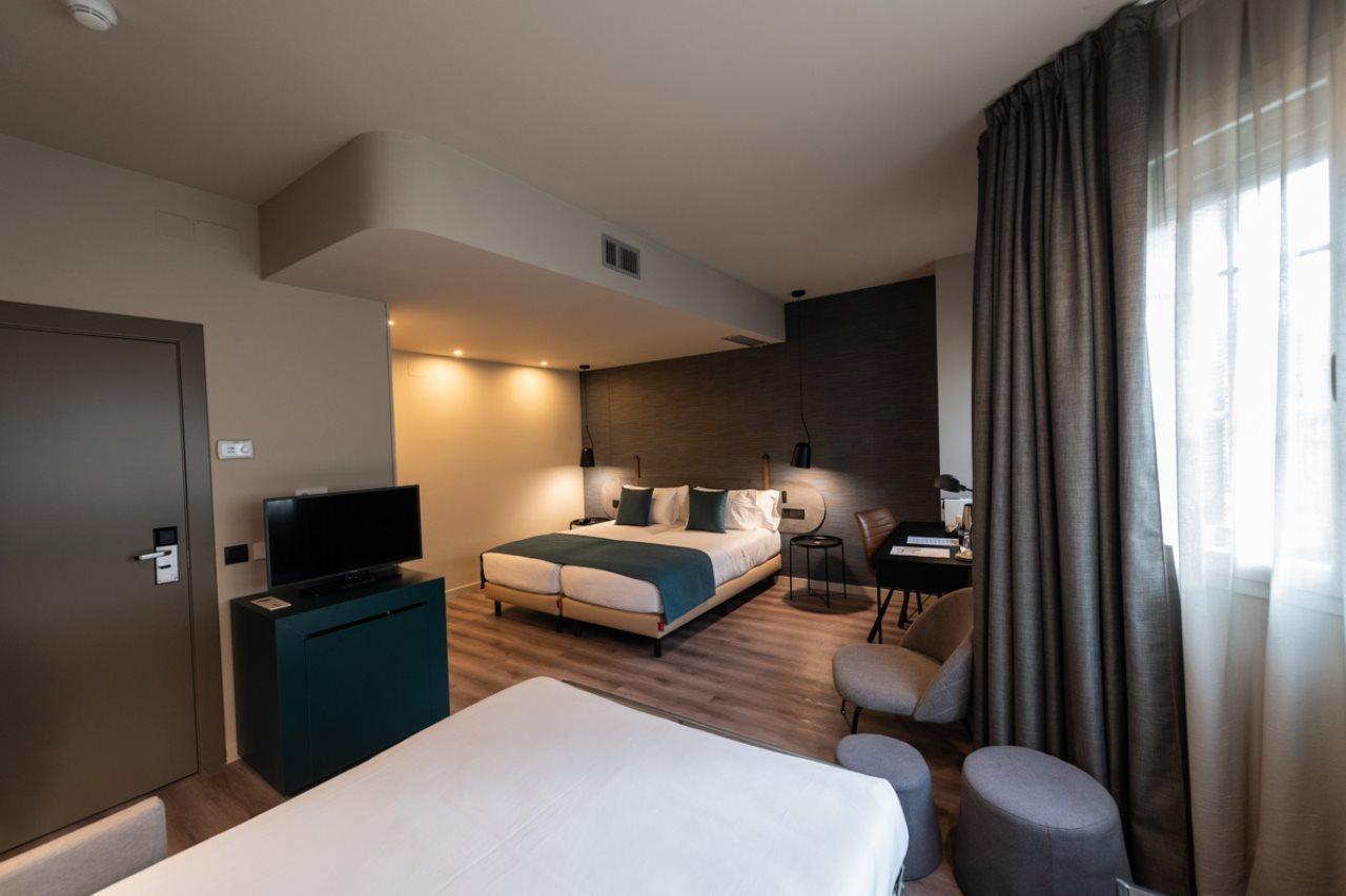 Atenea Rekord Suites