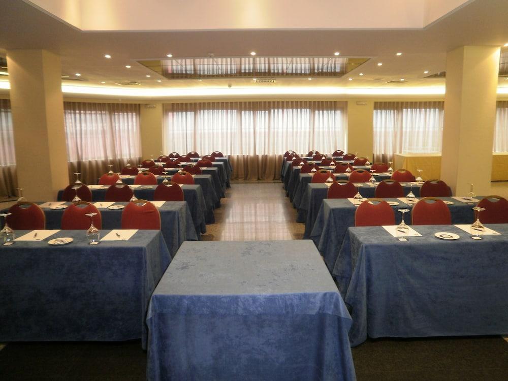 Hotel AR Parquesur