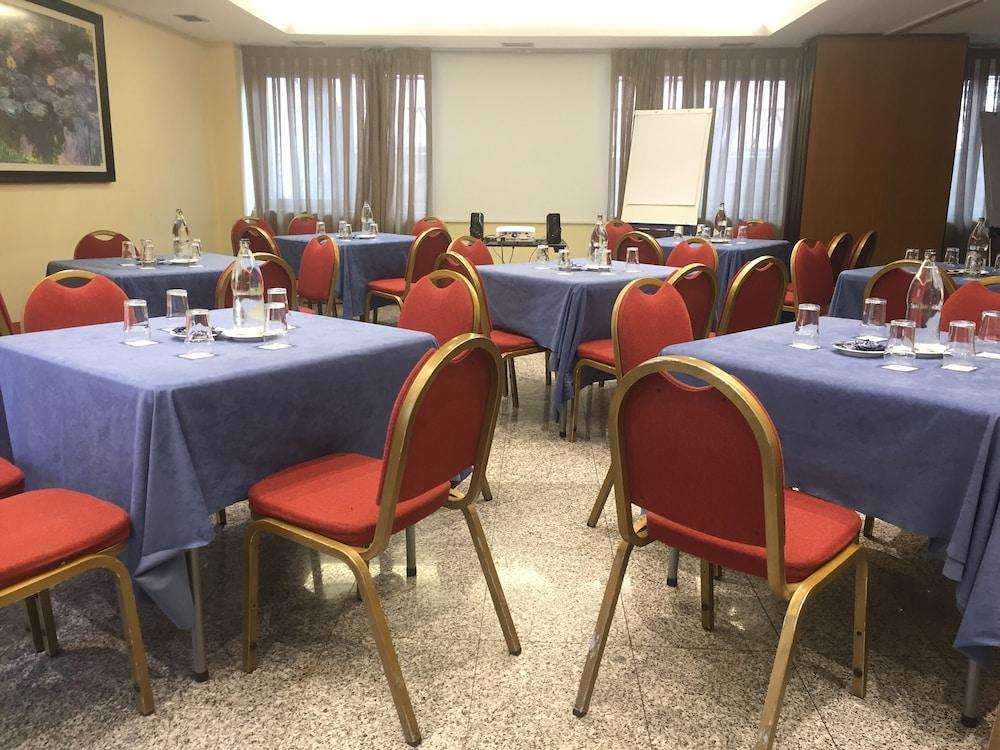 Hotel AR Parquesur