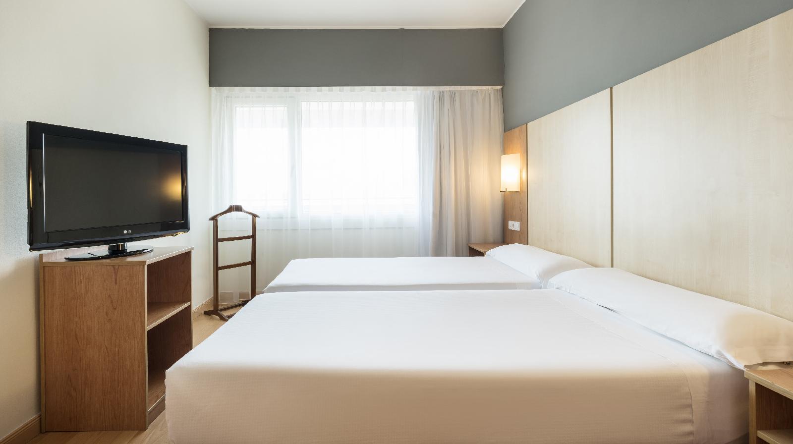 Hotel Ilunion Romareda