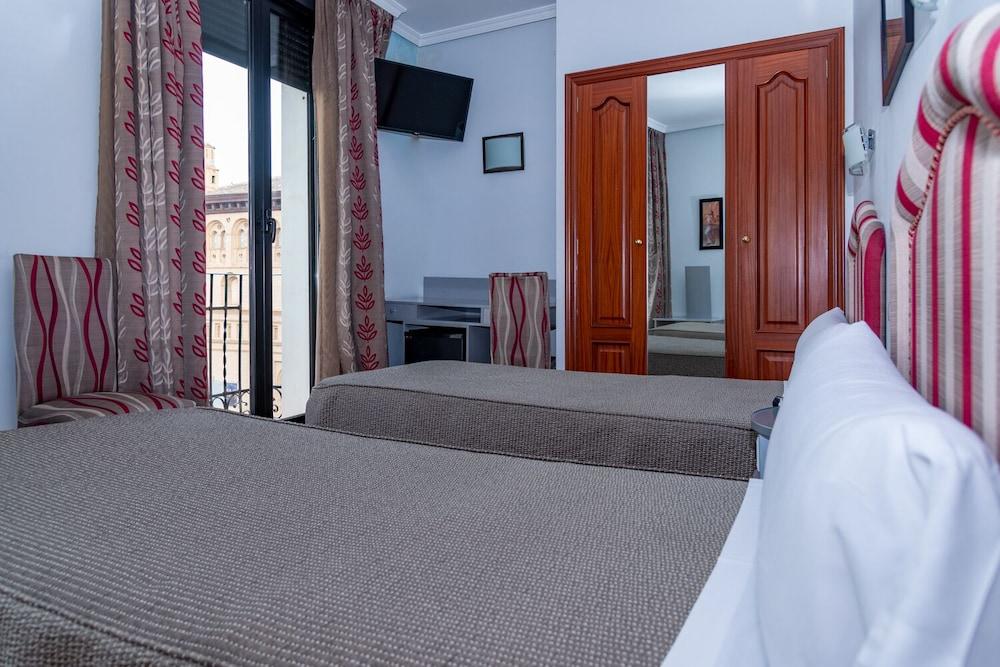 Tibur Hotel