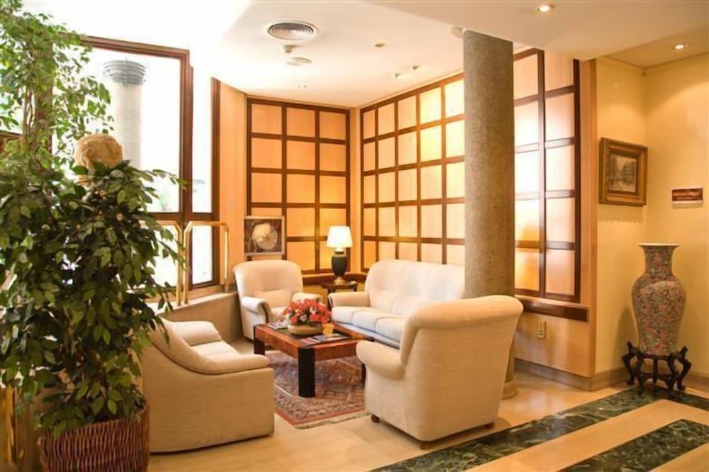 Tibur Hotel