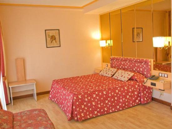 Tibur Hotel