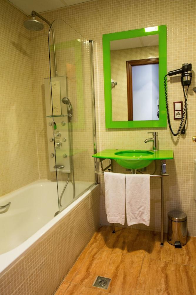 Tibur Hotel