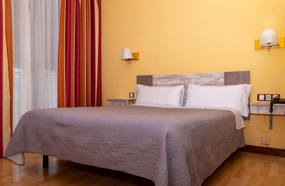 Tibur Hotel