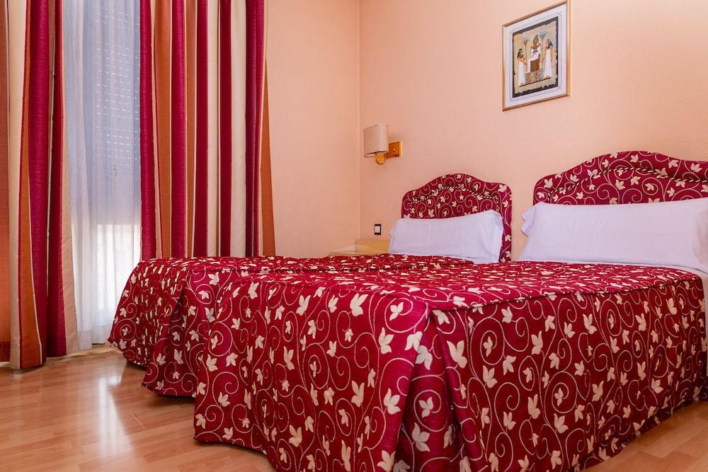 Tibur Hotel