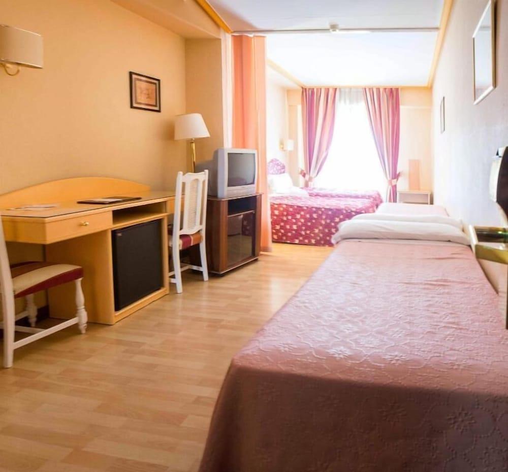 Tibur Hotel