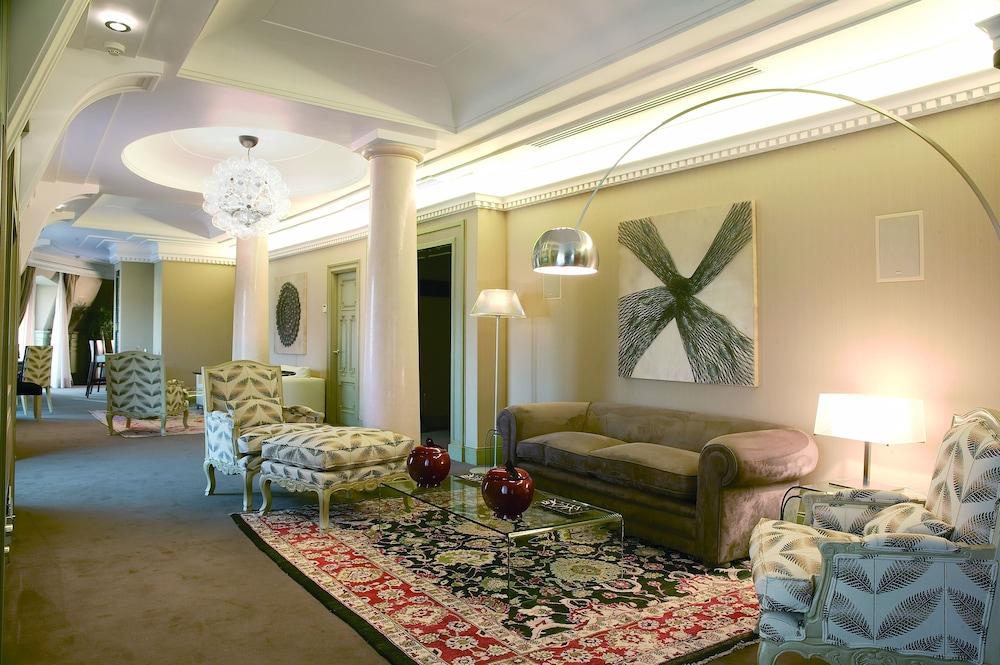 Hotel Carlton