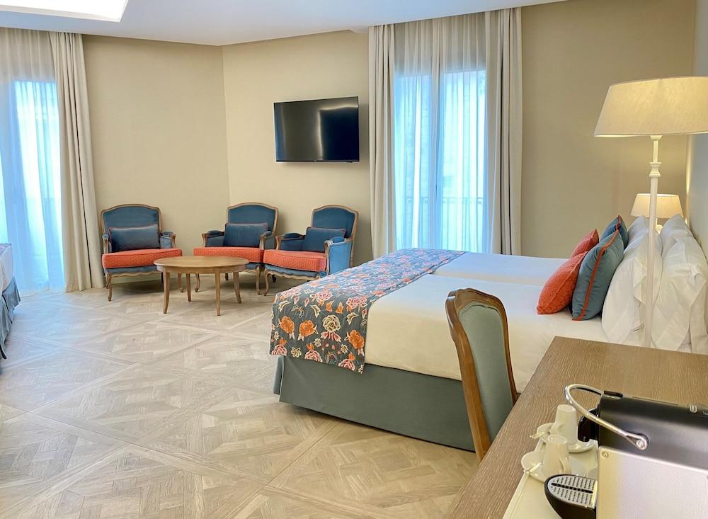 Lamaro Hotel