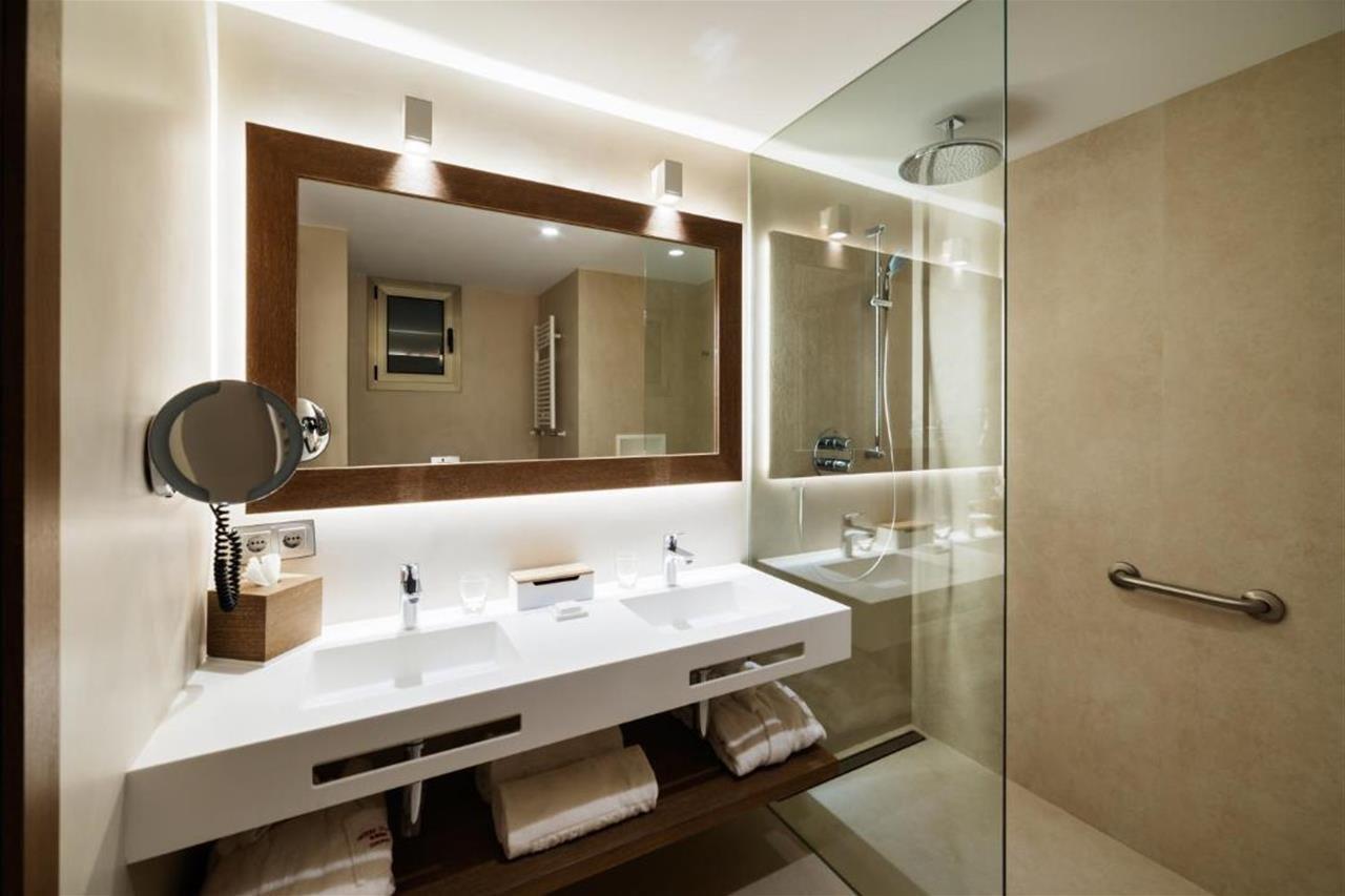 Lamaro Hotel