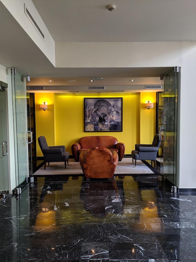 Hotel Miro