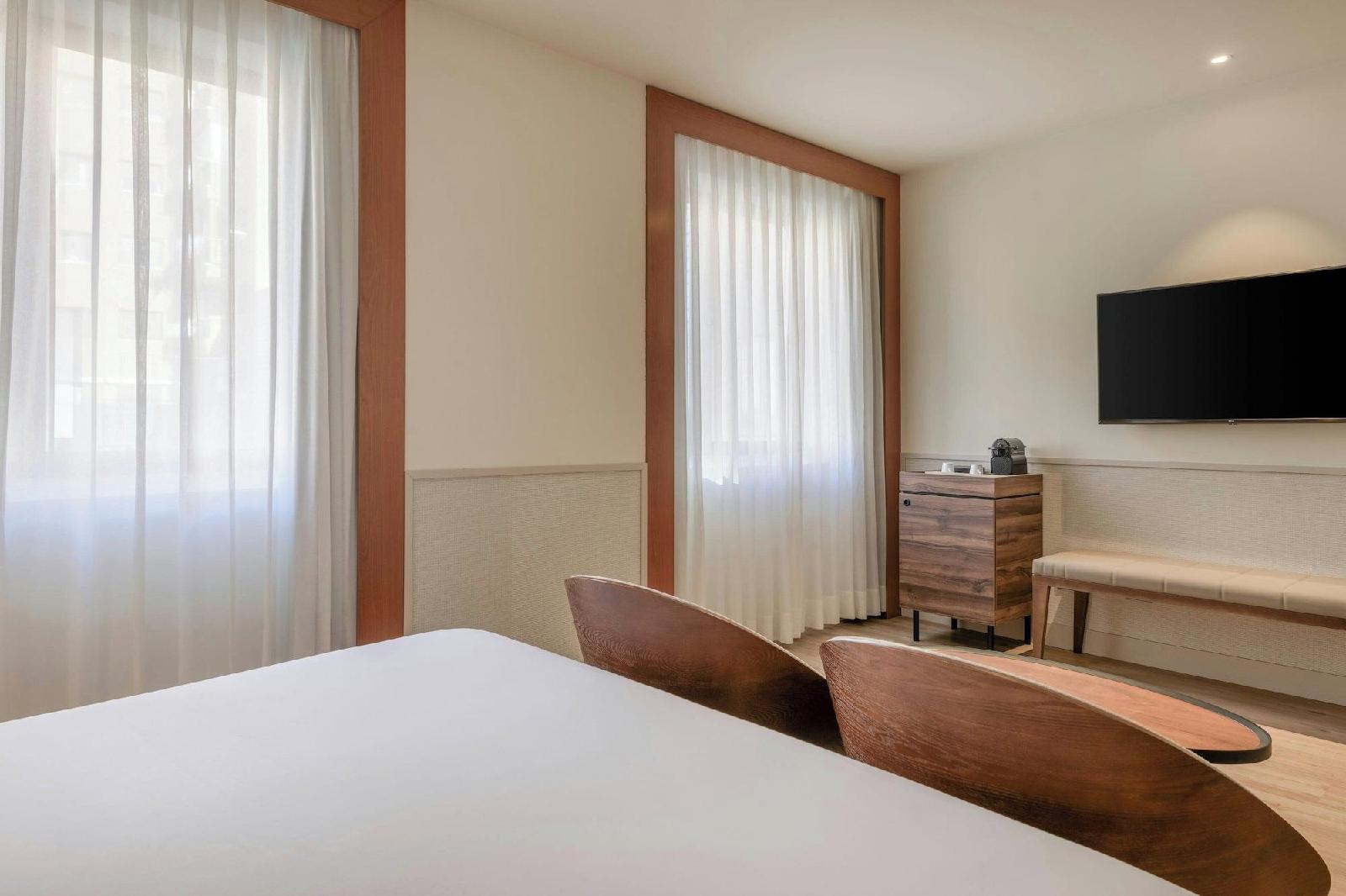 Ac Hotel Los Vascos By Marriott