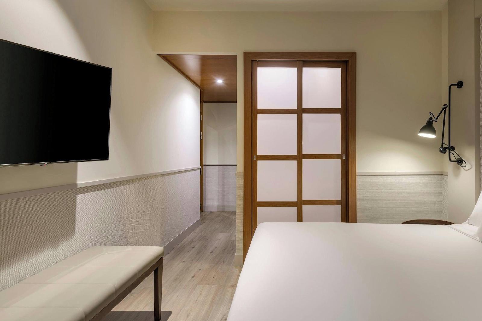 Ac Hotel Los Vascos By Marriott