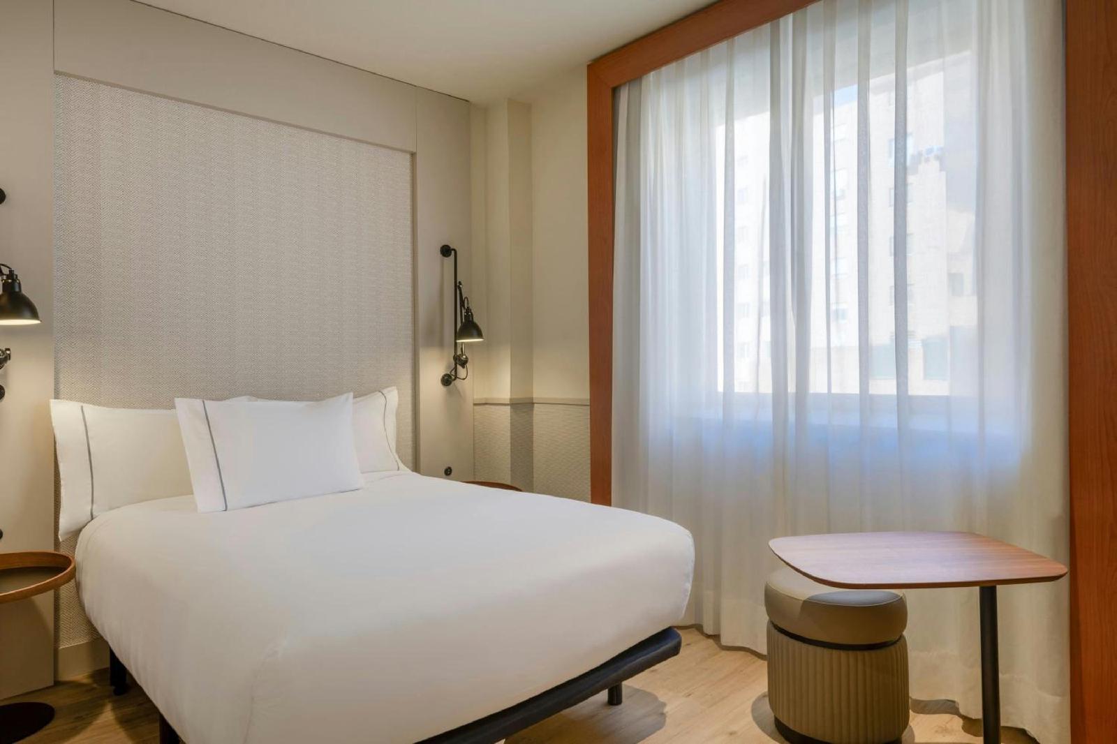 Ac Hotel Los Vascos By Marriott