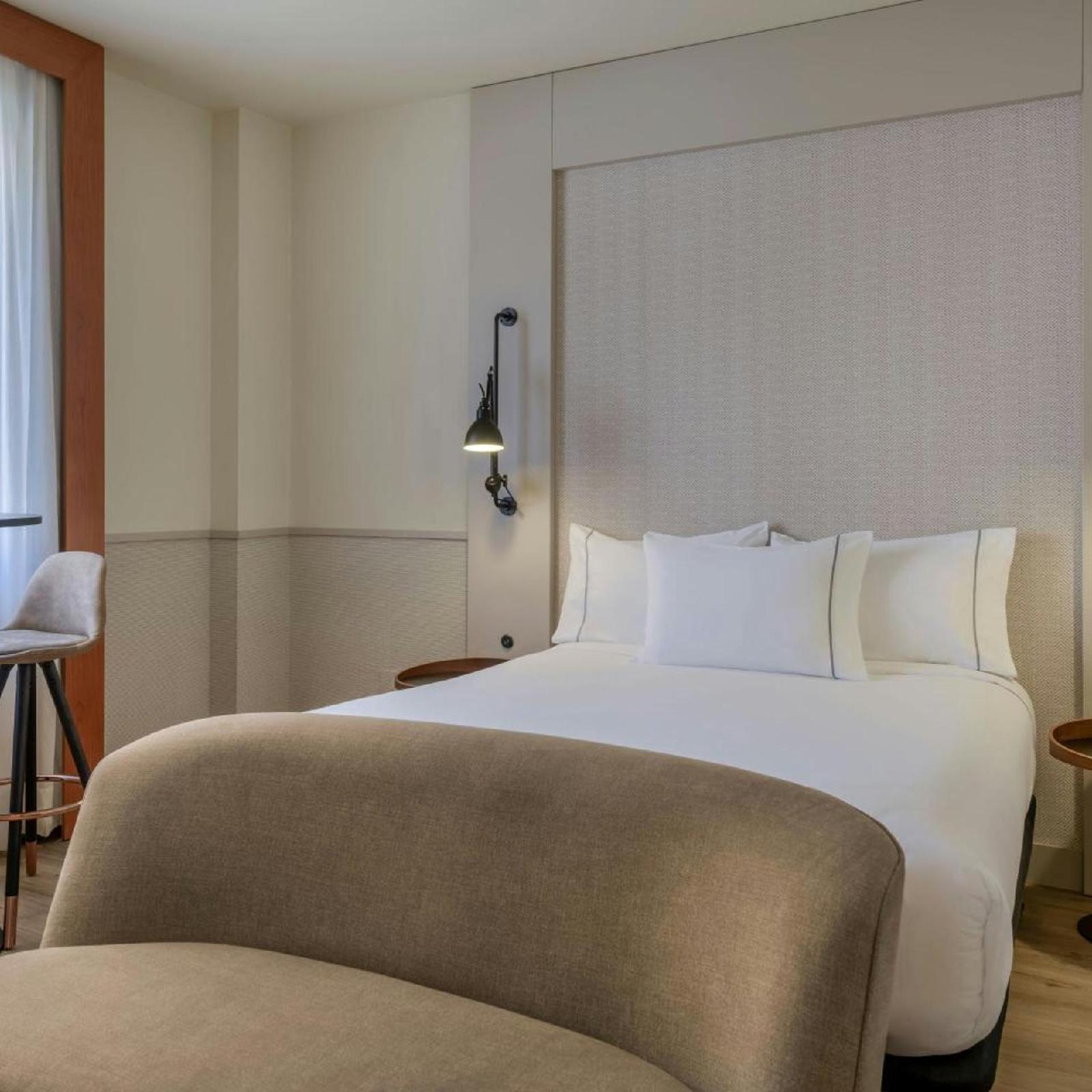 Ac Hotel Los Vascos By Marriott