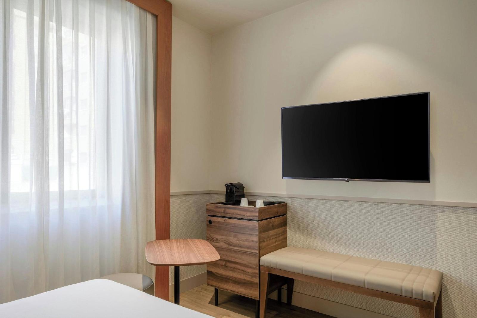 Ac Hotel Los Vascos By Marriott