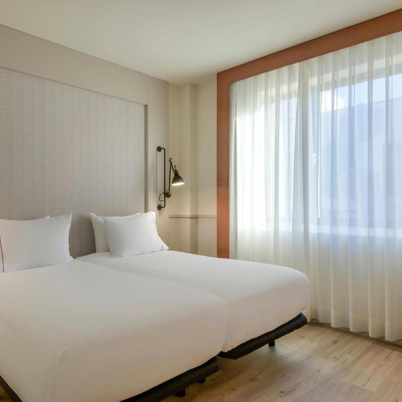 Ac Hotel Los Vascos By Marriott