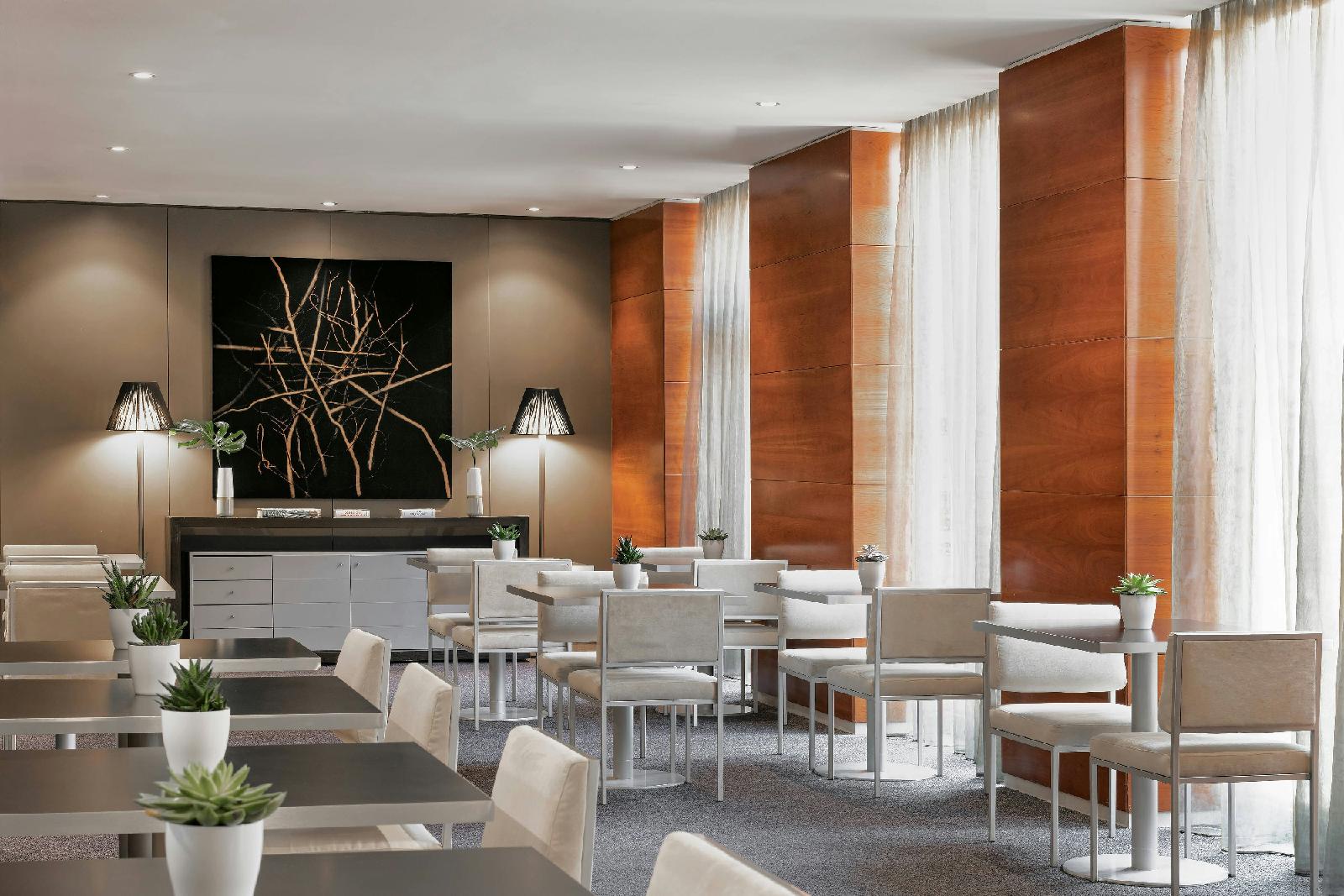 Ac Hotel Los Vascos By Marriott