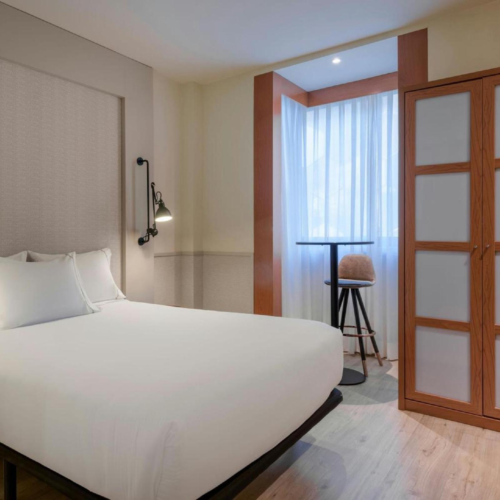 Ac Hotel Los Vascos By Marriott