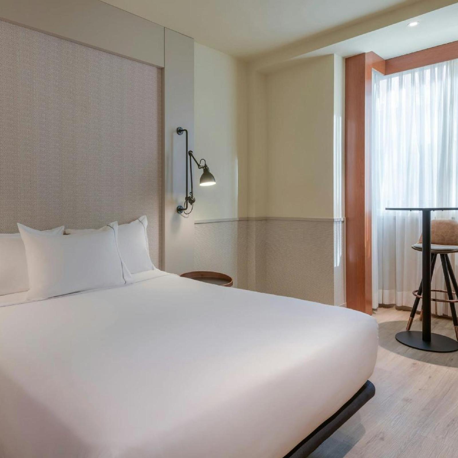 Ac Hotel Los Vascos By Marriott