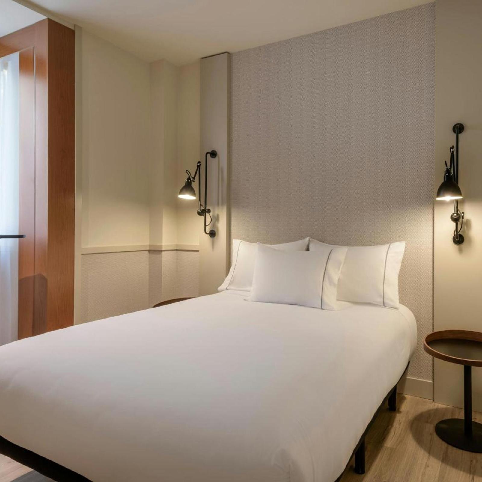 Ac Hotel Los Vascos By Marriott