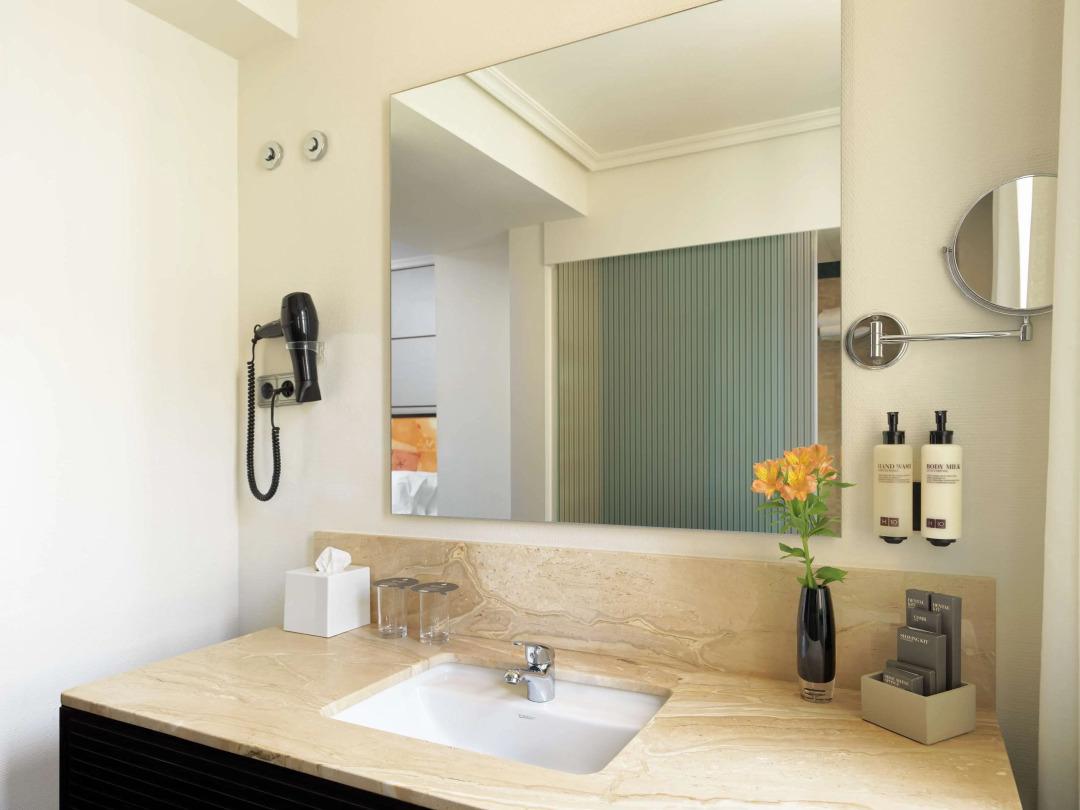 H10 Universitat Hotel
