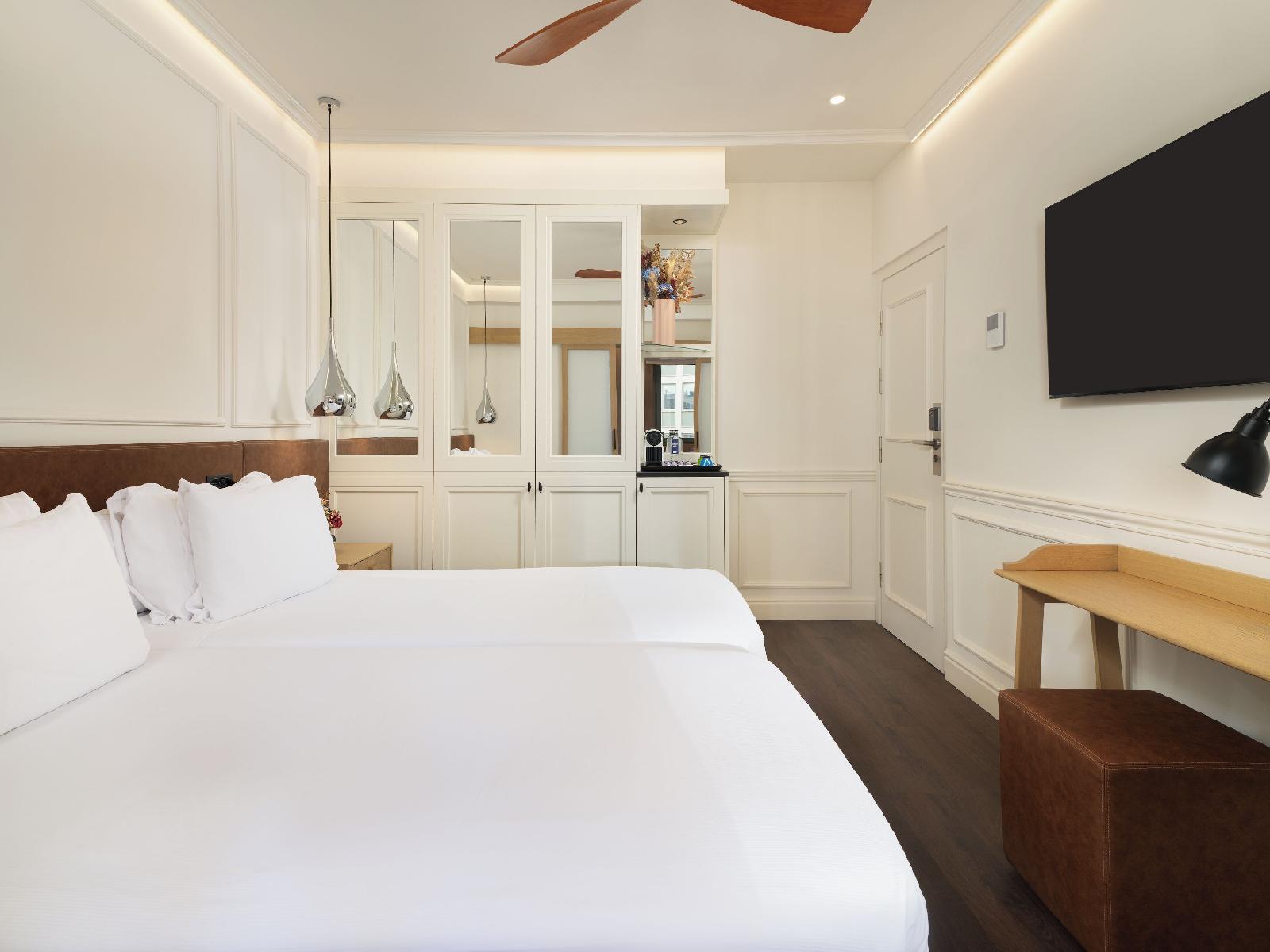 H10 Universitat Hotel