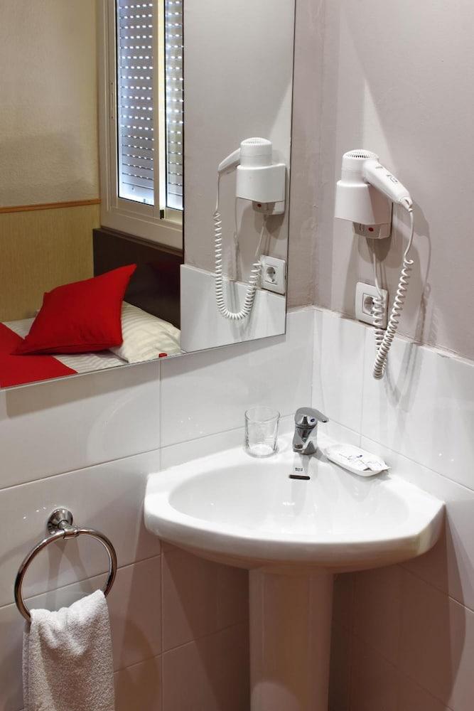 Yomo Hostal Bcn Port