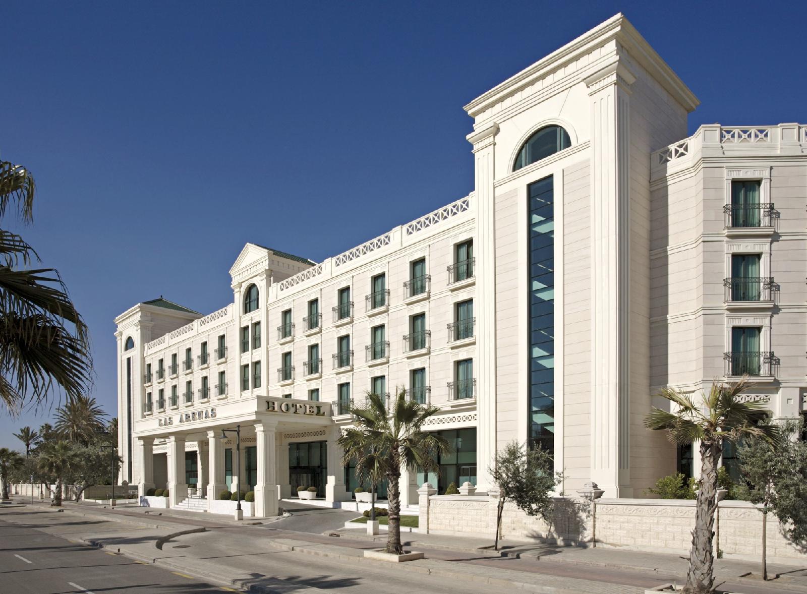 Las Arenas Balneario Resort